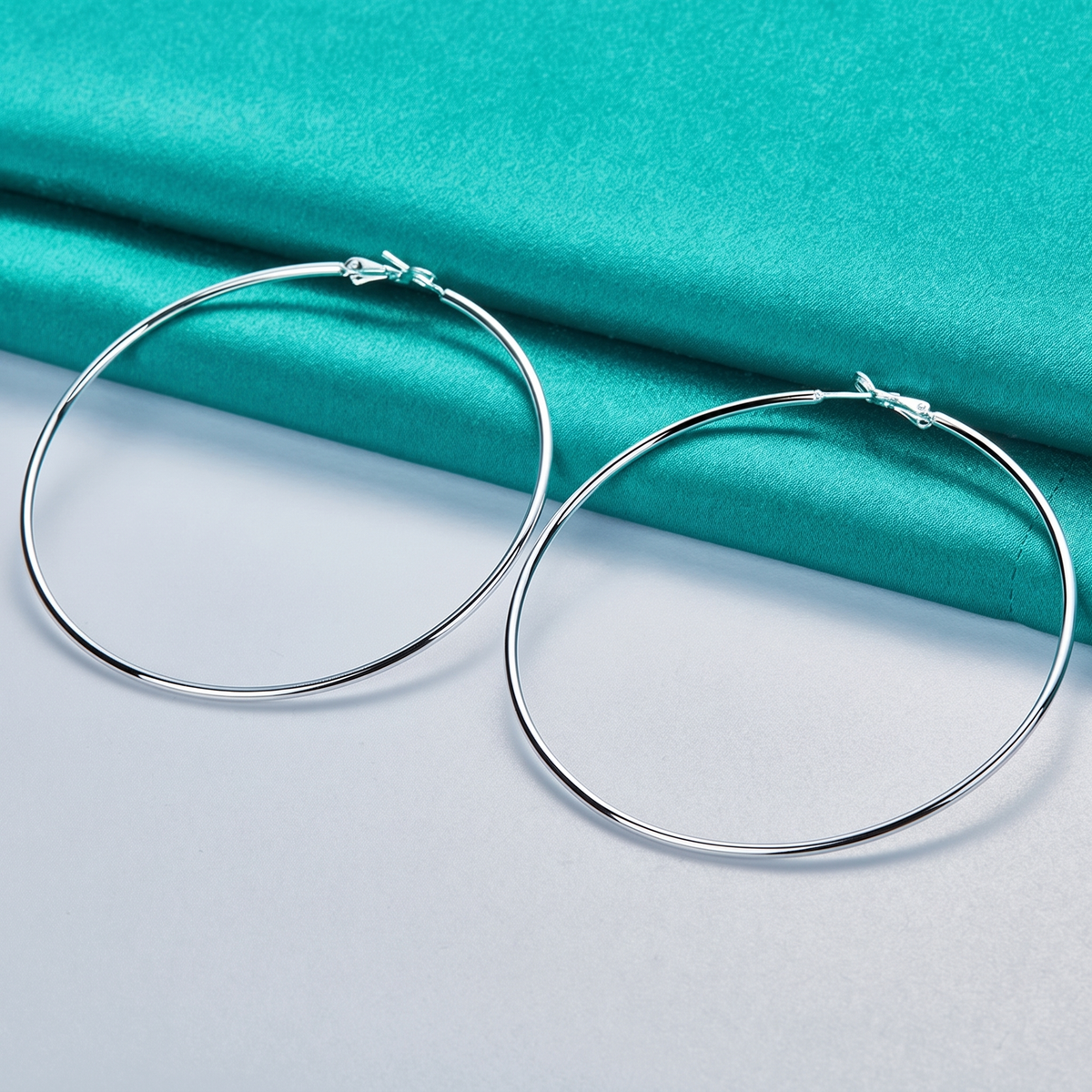 DOTEFFIL circle hoop earrings, watermark removed